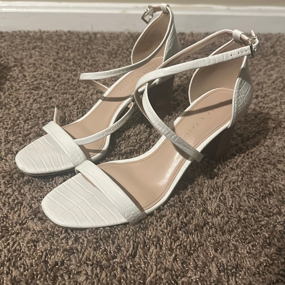 Great condition low sandal/ heels size 10 M brand Kelly& Katie
